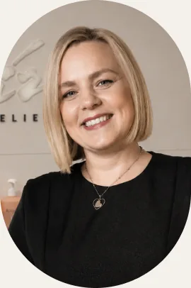 Jitka K., Recepční